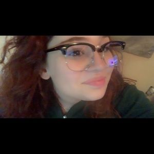 Meet your Posher, Becca